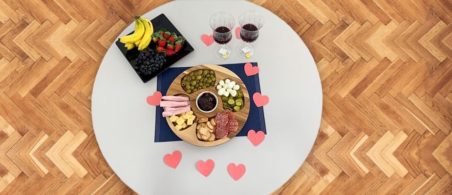 MONTE UMA TÁBUA DE FRIOS COM NOSSAS OPÇÕES DE PETISQUEIRAS NO DIA DOS NAMORADOS