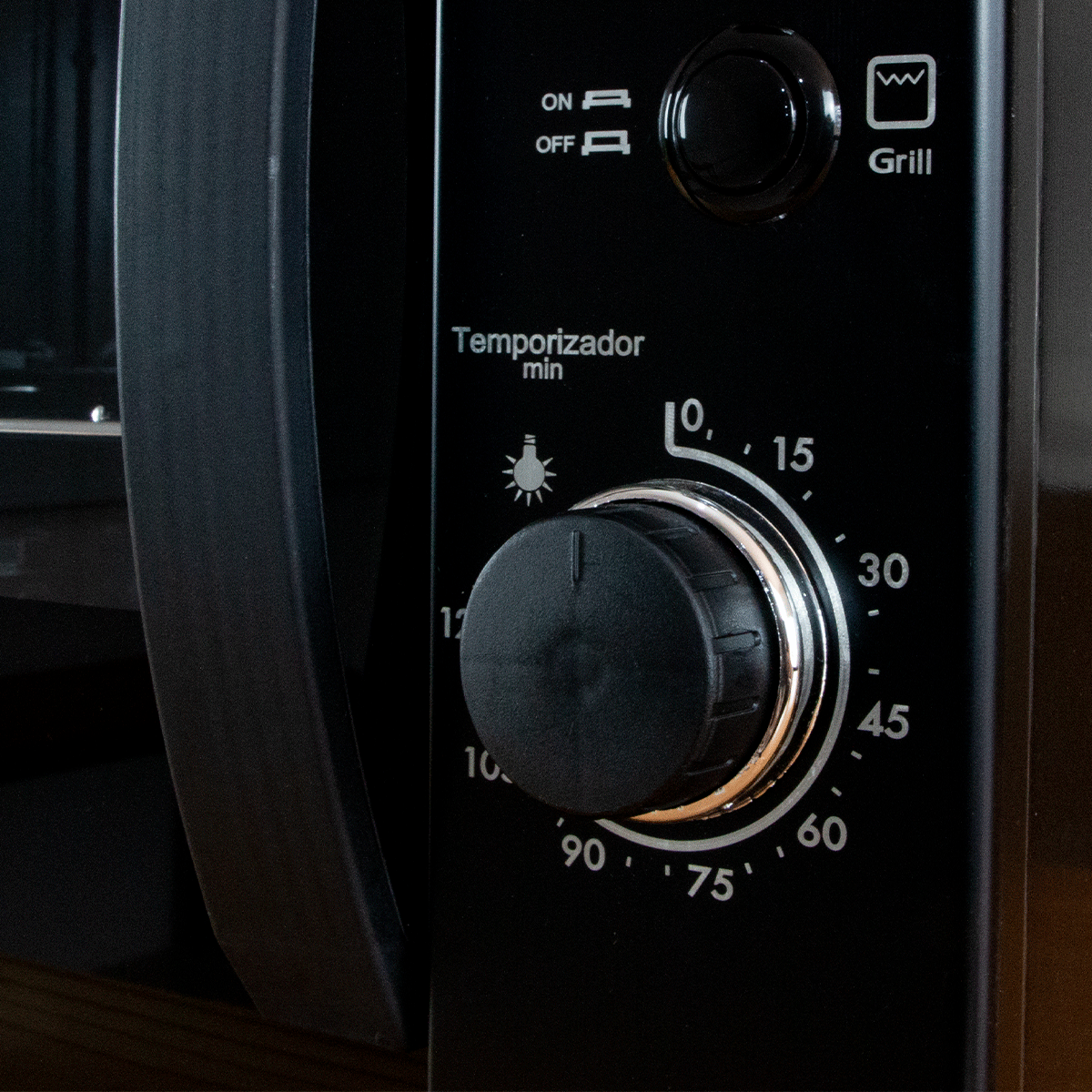 Forno elétrico com design moderno